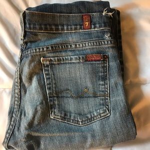 Bootcut 7 Jeans.